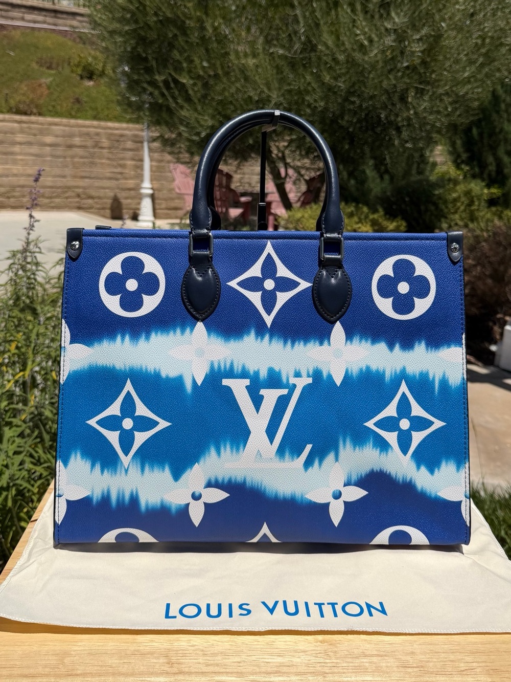 NEW LV Large GM Blue Tie-Dye Escale Onthego Gradient Tote Shoulder Bag